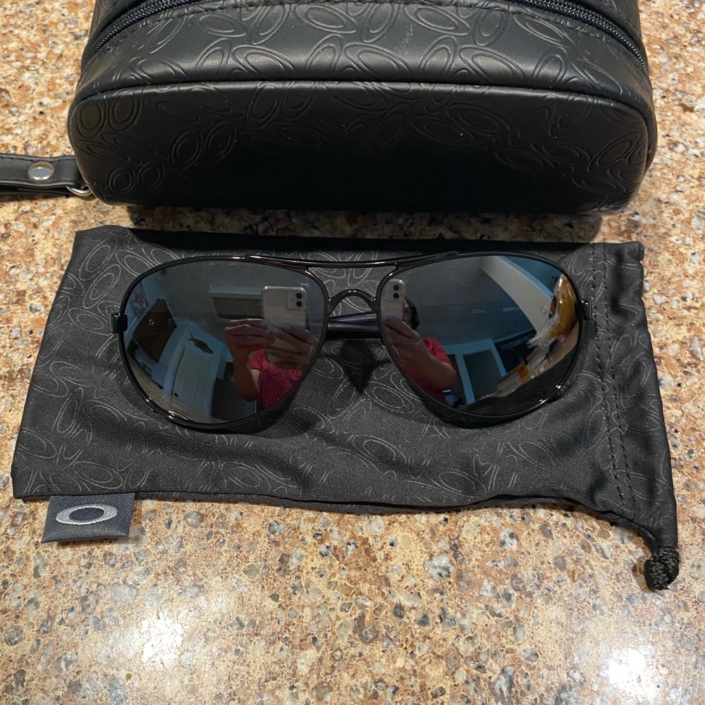 Oakley women’s feedback sunglasses